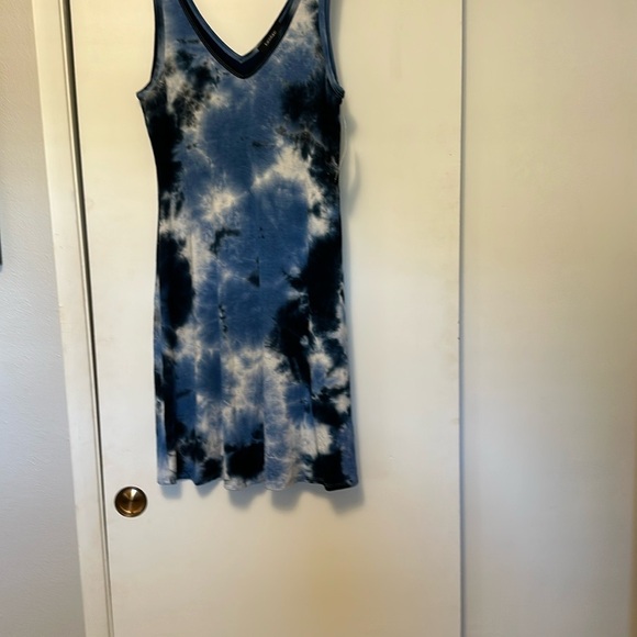 Karen Kane Tie-Dye Double V-Neck Brigette Dress NWT - Picture 4 of 8
